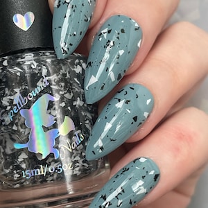 ブラック＆ホワイトのシュレッドグリッタートッパーのインディーネイルポリッシュ - Spellbound Nails Salt & Pepper