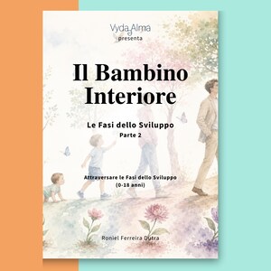 Può includere: Una copertina di libro intitolata Il Bambino Interiore Le Fasi dello Sviluppo Parte 2 di Roniel Ferreira Dutra. L'illustrazione presenta una scena ad acquerello di una persona che cresce dall'infanzia all'età adulta camminando tra i fiori.