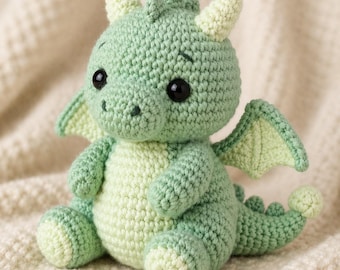 Wzór na szydełko amigurumi małego smoka, uroczy pluszowy smok fantasy – samouczek, pluszowe zwierzątko DIY w formacie PDF, wzór na szydełkowanie magicznego stworzenia