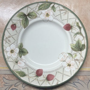 Mikasa Intaglio Strawberry Fair CAC55 Bread Plate/Saucer 6 5/8&quot; Disc. 1990-97