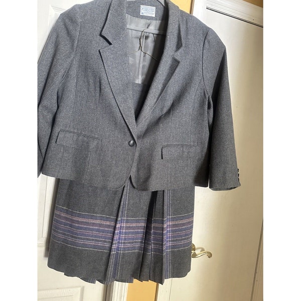 Pendleton Vintage Size 26W Gray With Blue & Pink Stripe Kick Pleat Wool  Suit