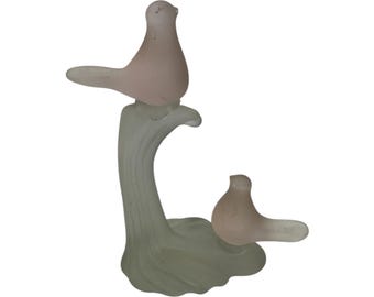 Figura vintage de Hallmark Crowning Touch: Agapornis rosados cantando en una rama