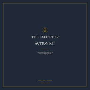 Könnte beinhalten: Ein dunkelblaues digitales Dokumentencover mit einem goldenen kreisförmigen Symbol, das ein Klemmbrett zeigt. Der Text lautet THE EXECUTOR ACTION KIT, gefolgt von Clear, sequenced steps for the person carrying it all, sowie PRINTABLE BINDER - FILLABLE PDF TRACKERS SPREADSHEET.