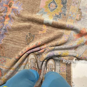 Alfombra anudada a mano en tonos marrón y gris, estilo contemporáneo. Alfombra Oushak con diseño moderno. Tamaños disponibles: 8x10, 9x12 y 10x14. Alfombra personalizada de gran tamaño para sala de estar, comedor y dormitorio.