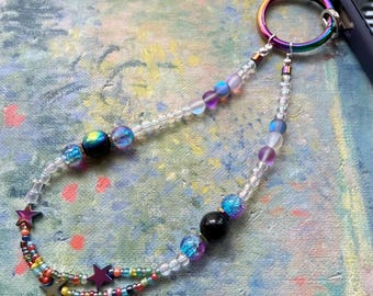 Correa para teléfono de alta calidad con cuentas. Incluye accesorios de sujeción.