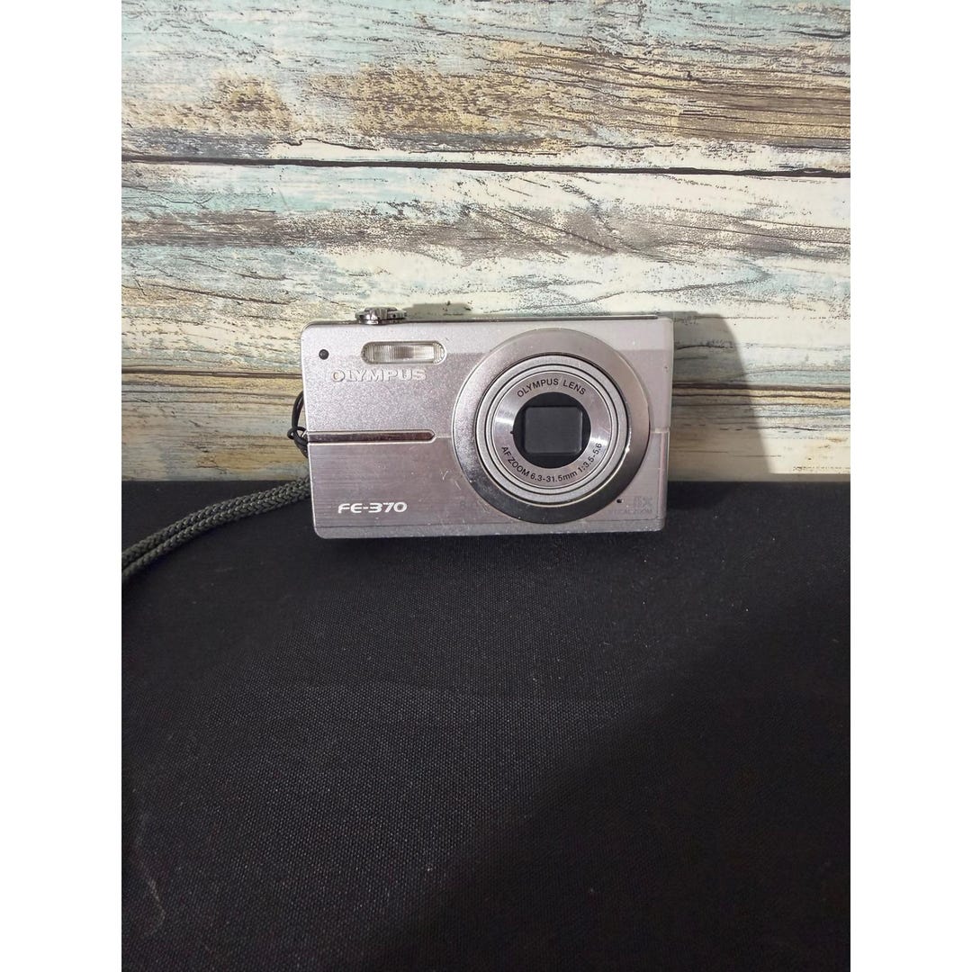 Olympus FE-370 Digital Camera Silver Good 5x Optical Zoom Compact