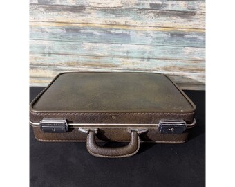 Invicta aktetas grote bruine uitstekende vintage hardshell attachékoffer met sleutels