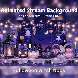 Może przedstawiać: Animated Stream Background 4K Looped MP4 + Static PNG Halloween Witch Nook. Scena w odcieniach fioletu z latarnią, dyniami, kapeluszem czarownicy, pluszowym królikiem i wiszącymi światełkami w kształcie gwiazd na tle ciemnego okna z księżycem.