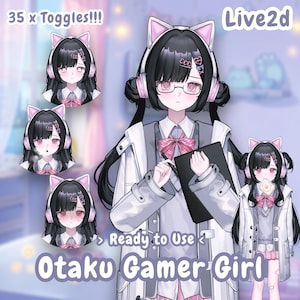 Pode incluir: Um modelo de personagem digital Live2D de uma pessoa com cabelo preto, orelhas de gato e fones de ouvido rosa. O personagem veste uma jaqueta branca, colete cinza e saia xadrez rosa, segurando um tablet preto. Texto: 35 x Toggles, Live2D, Otaku Gamer Girl.