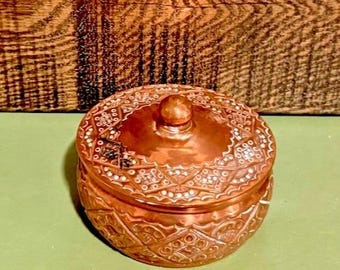Vintage Copper Trinket Box Etched Folk Art Lidded Jewelry Dish Patina
