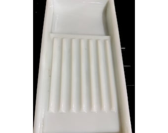 Bandeja para instrumental dental de vidrio opalino vintage de Two Rivers, Wisconsin – Diseño acanalado