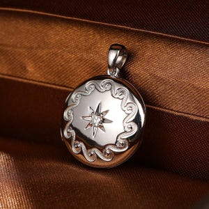 18K Gold Star Ray Compass Locket Photo Pendant Not All Who Wander Are Lost