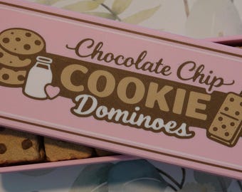 Dominós con forma de galleta con chispas de chocolate