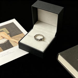 Textured, unique rings, hip-hop style bands, bold retro streetwear accessories, stylish rings with unique patterns—a trendy gift for her.