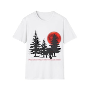 Blutmond Wolf Shirt | Noch hier immer noch versuchen Still Surviving Tee | Psychische Gesundheitsbewusstsein Shirt | Dark Wolf Grafik T-Shirt | Gothic Surviva