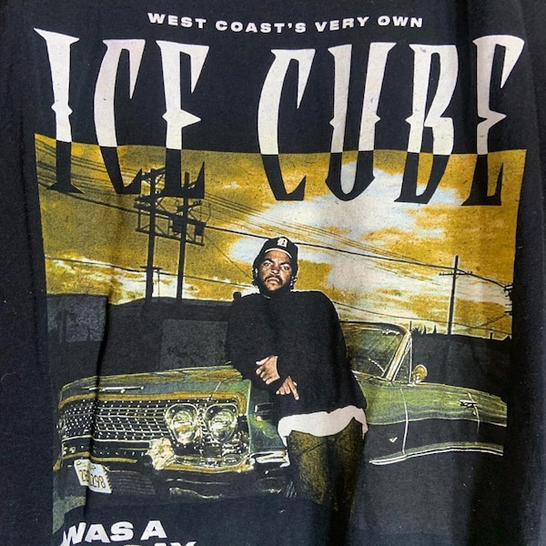 Camiseta preta usada com estampa grande de cubo de gelo