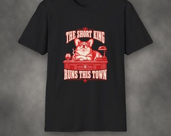 „Der kleine König regiert diese Stadt“-Shirt | Lustiges Grafik-T-Shirt | Vintage-Siebdruck-Stil | Originelles Geschenk