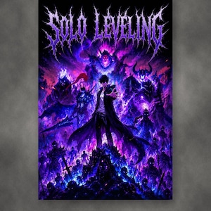 Puede incluir: Un póster vertical con el texto SOLO LEVELING en una fuente dentada de color morado en la parte superior. Una figura central con abrigo oscuro sobre una pila de figuras sombrías y brillantes, rodeada por un ejército etéreo en violeta.