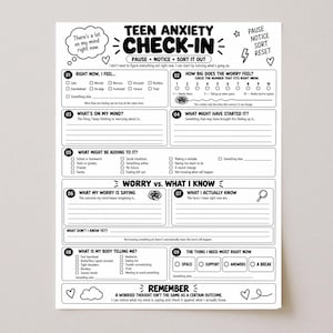 Könnte beinhalten: Ein schwarz-weißes, druckbares Arbeitsblatt mit dem Titel Teen Anxiety Check-In. Das Dokument enthält neun nummerierte Abschnitte mit Aufforderungen, Kontrollkästchen und Schreibzeilen, die dabei helfen sollen, Gefühle und Sorgen zu identifizieren.