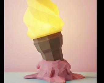 Lámpara de cono de helado de baja poligonalidad