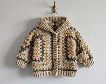 Patrón de chaqueta de bebé a crochet con capucha, cárdigan estilo abuela, suéter para niños pequeños en formato PDF