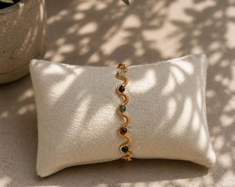 Soléa Agate Birthstone Bracelet – Gold Wire Spiral Wrapped Gemstone Jewelry
