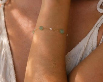 14k Gold Chain Bracelet with Jade Green Stone and Pearls – Delicate Bridal Jewelry