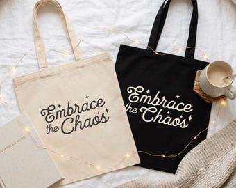 Bolso tote «Embrace the Chaos» / Bolso tote de lona con tipografía Script