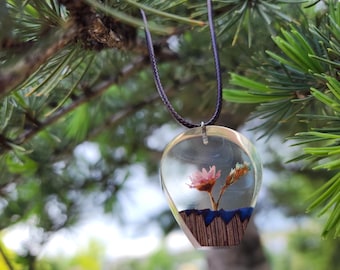 Real Flower Resin Necklace Gift for Her, Handmade Botanical Pendant, Pressed Flower Jewelry