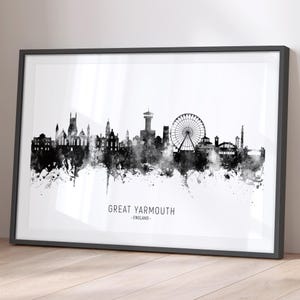 Great Yarmouth Skyline England, Cityscape Painting Art Print Poster BX (32104)