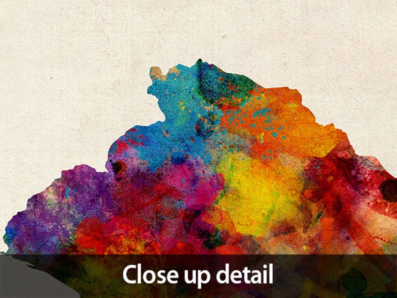 Peut inclure: Peinture abstraite &agrave; l'aquarelle d'une silhouette d'&eacute;tat ou de pays dans des tons de violet, bleu, rouge, orange et jaune.