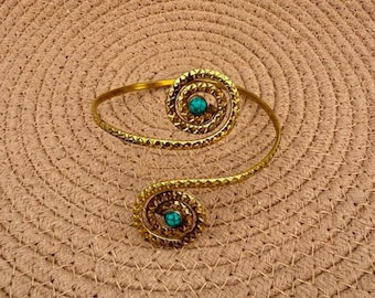 Bracelete de braço em latão turquesa: Pulseira boho com design em espiral