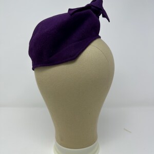 Vintage 1950s Flo-Dénis Velvet Hat Fuchsia Burgundy Tilt Hat s-l400.jpg main image 4