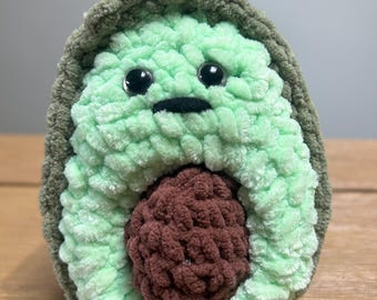 Handgemachtes Chenille Garn Avocado Plüschtier mit Herausnehmbaren Kern - 15 x 10 cm Gefüllte Früchte