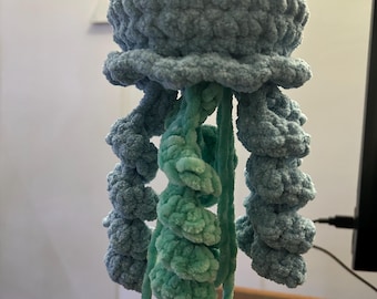 Blaue Häkelqualle Plüsch