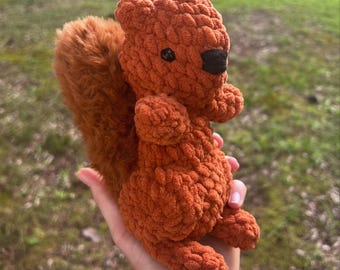 Handgehäkeltes Eichhörnchen-Plüschtier