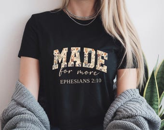 Camiseta con estampado floral de Efesios 2:10, diseñada para más personas.