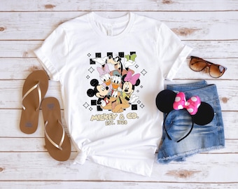 Camiseta Disney Mickey & Co. Est. 1928, camiseta de Mickey Mouse y sus amigos, camiseta de viaje familiar de Disney, camiseta de Disneyland