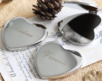 Espejo compacto de plata con forma de corazón personalizado / Espejo de maquillaje con nombre grabado / Regalos para damas de honor, regalos para la fiesta de bodas, regalo de cumpleaños para ella.