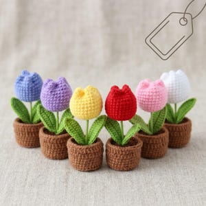 Mini Crochet Tulip Flowers, Knitted Flower Pot, Handmade Artificial Tulips, Small Floral Decor, Desk Decor, Car Decor, Cute Flower Gift