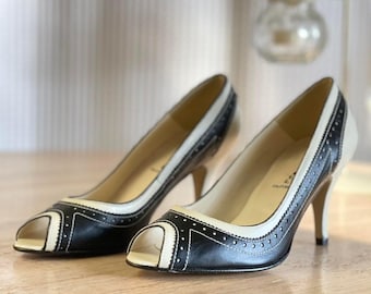 Vintage Y2K Jeffrey Campbell Czarno-białe skórzane szpilki retro z odkrytym palcem, rozmiar 9