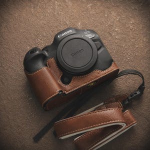 Étui en cuir pour appareil photo Canon EOS R5/R6/R6 Mark II/R6 Mark III : cadeau pour photographe, étui vintage haut de gamme, moments d'amour et d'amitié