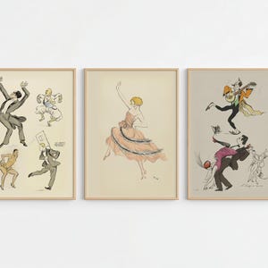 Op de afbeelding: Drie ingelijste kunstprints met vintage-stijl illustraties van dansende mensen. De linker print toont vier figuren in formele kleding, de middelste print een persoon in een jurk met franjes, en de rechter print toont dansende paren.