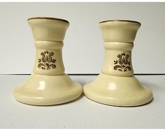 Set van twee kandelaars met dorpspatroon Pfaltzgraff vintage