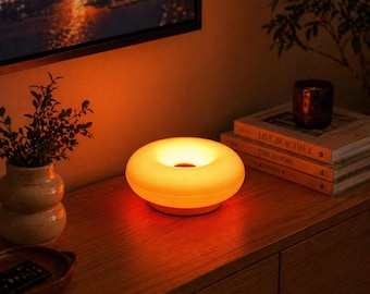 Retro munkbordslampa | Mysig sovrumsinredning i mitten av århundradet