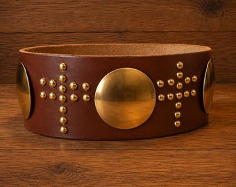 Cintura in pelle con conchos, cintura larga in pelle fatta a mano, cintura con conchos