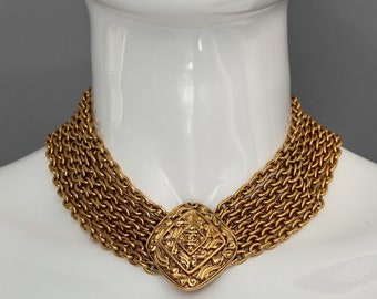 Collar vintage con cadena múltiple de diamantes y logo de CHANEL