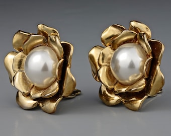 イヤリング SAINT LAURENT WHITE PEARL EARRINGS Logo faux pearl stud earrings in white - Saint Laurent