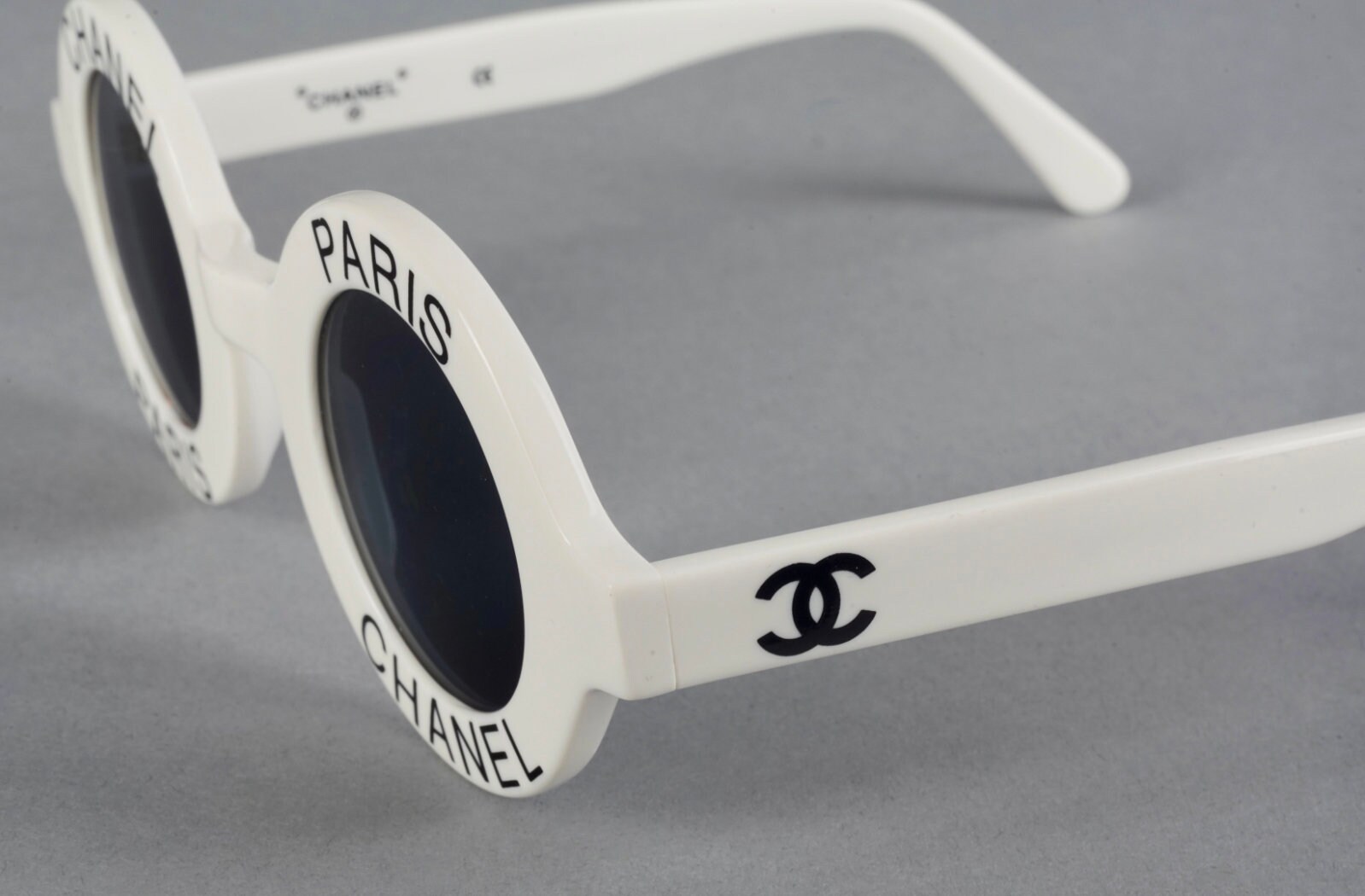 Chanel 1993 White CC Logo Round Lens Sunglasses new vintage Vintage 1993 Iconic CHANEL Round White Sunglasses - Etsy main image 2