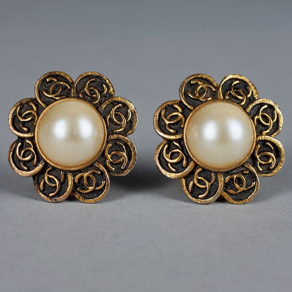 Chanel - Authenticated Earrings - Pearl Gold for Women, Never Worn